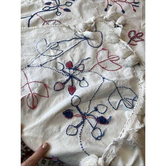Vtg 50s Traditional Crewel Work Hand Embroidered Floral Tassels Bedspread 81x92 - Picture 16 of 16